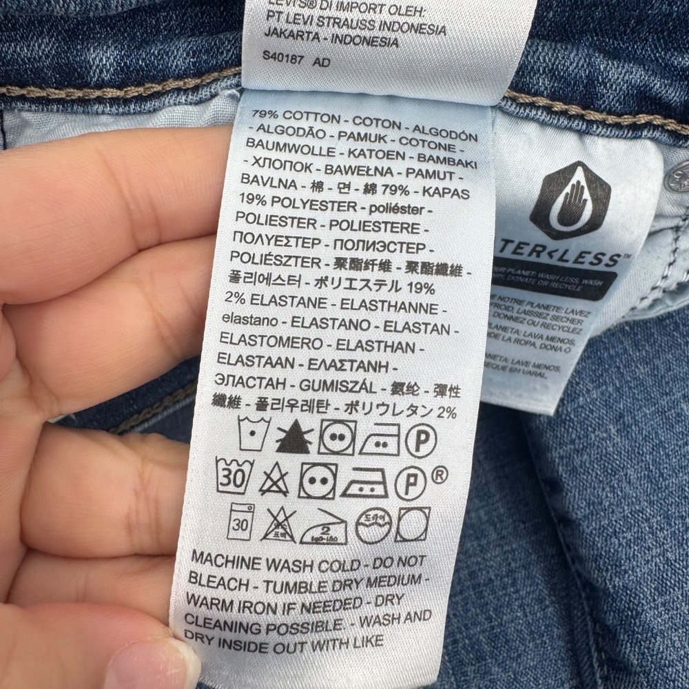 Levis Jeans Women 33 Blue Curvy Bootcut Denim Stretch Mid Rise Medium Wash - Picture 9 of 14